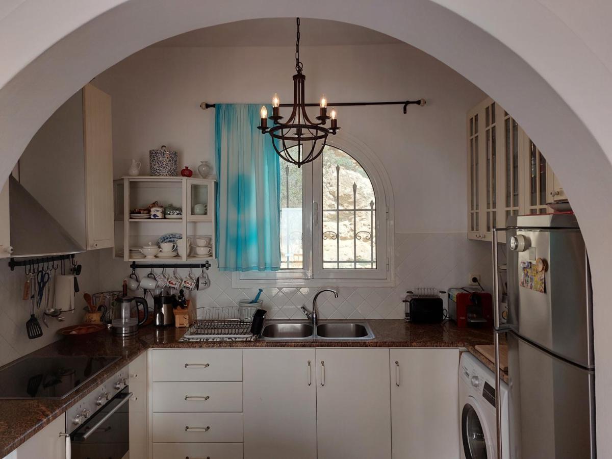 Tranquil Villa With Sea View In Ammopi Karpathos Amoopi Bagian luar foto