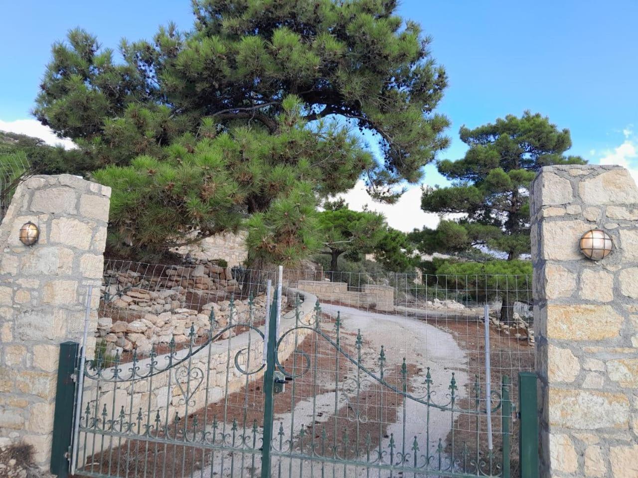 Tranquil Villa With Sea View In Ammopi Karpathos Amoopi Bagian luar foto